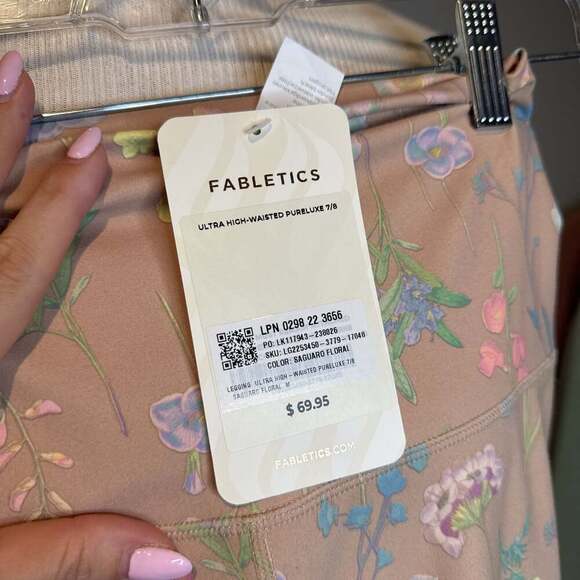NWT Fabletics  High-Waisted 7/8 Leggings in Peach Abstract Floral size M - Picture 2 of 3
